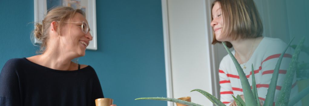 Salariés heureux avec un cadeau