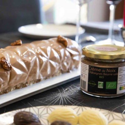 Bûche Noël crème de noix et chataigne